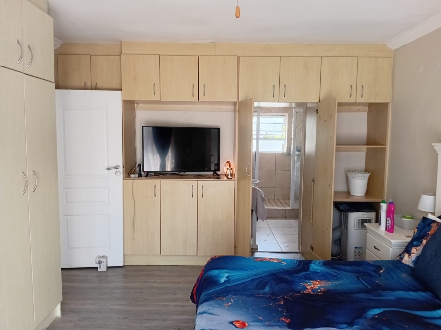 To Let 3 Bedroom Property for Rent in Beacon Bay North Eastern Cape